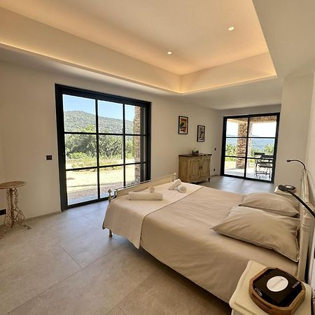 Le Mas Saint Michel Grimaud Bed & Breakfast ภายนอก รูปภาพ